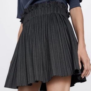 NWOT Zara cinch scrunch waist gray and black skort